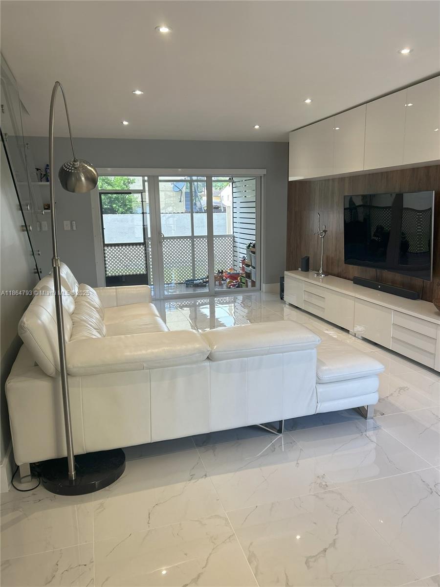 8310 SW 154th Ave # 27, Miami FL 33193 2 Blandon Realty - Real Estate Agency