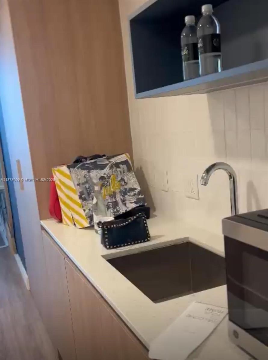 601 NE 1st Ave # 1720, Miami FL 33132 7 Blandon Realty - Real Estate Agency