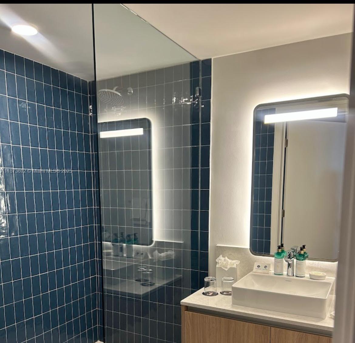 601 NE 1st Ave # 1720, Miami FL 33132 3 Blandon Realty - Real Estate Agency