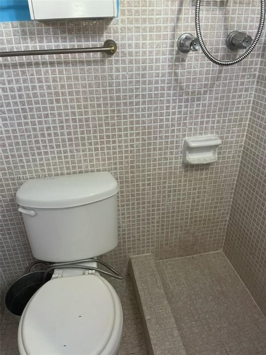 3601 NW 102nd St, Miami FL 33147 9 Blandon Realty - Real Estate Agency
