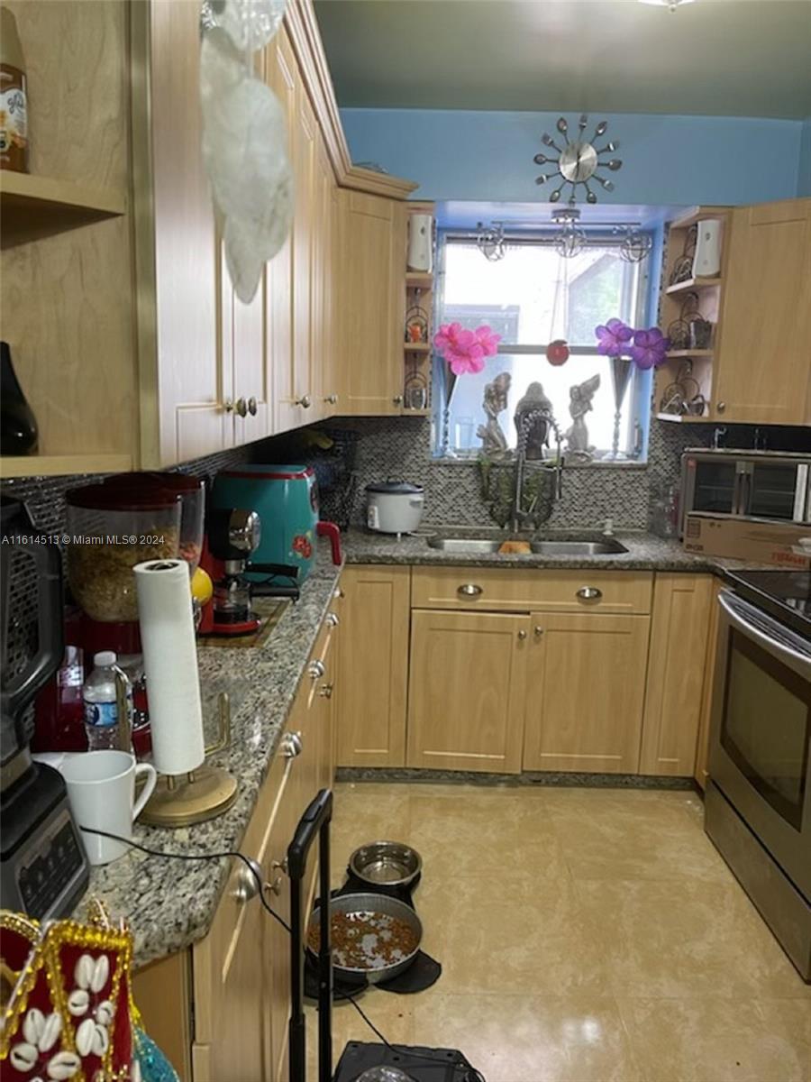 3601 NW 102nd St, Miami FL 33147 4 Blandon Realty - Real Estate Agency